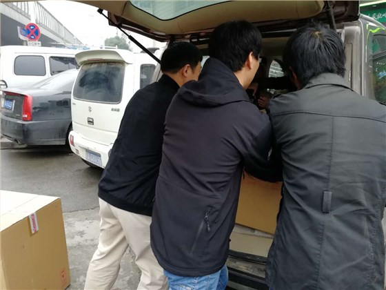 集思的儀器“外賣小哥”隨叫隨到，把耗材化玻、化學(xué)試劑送到用戶手里。