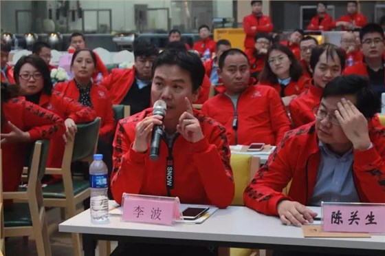 集思儀器總經(jīng)理李波在知楚總經(jīng)銷(xiāo)商會(huì)議上發(fā)言