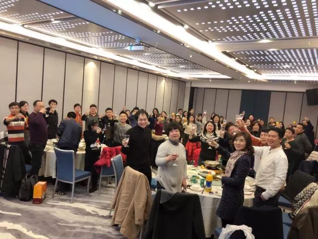 集思儀器全體員工共同舉杯，共祝大家新年快樂、公司蓬勃發(fā)展